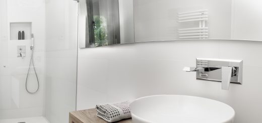 Completa el baño con una grifería de pared – Grifería Clever